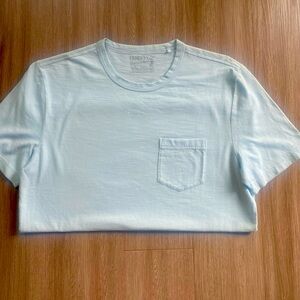 Men’s Faherty Short Sleeve Sunwashed Pocket Tee, med, light blue